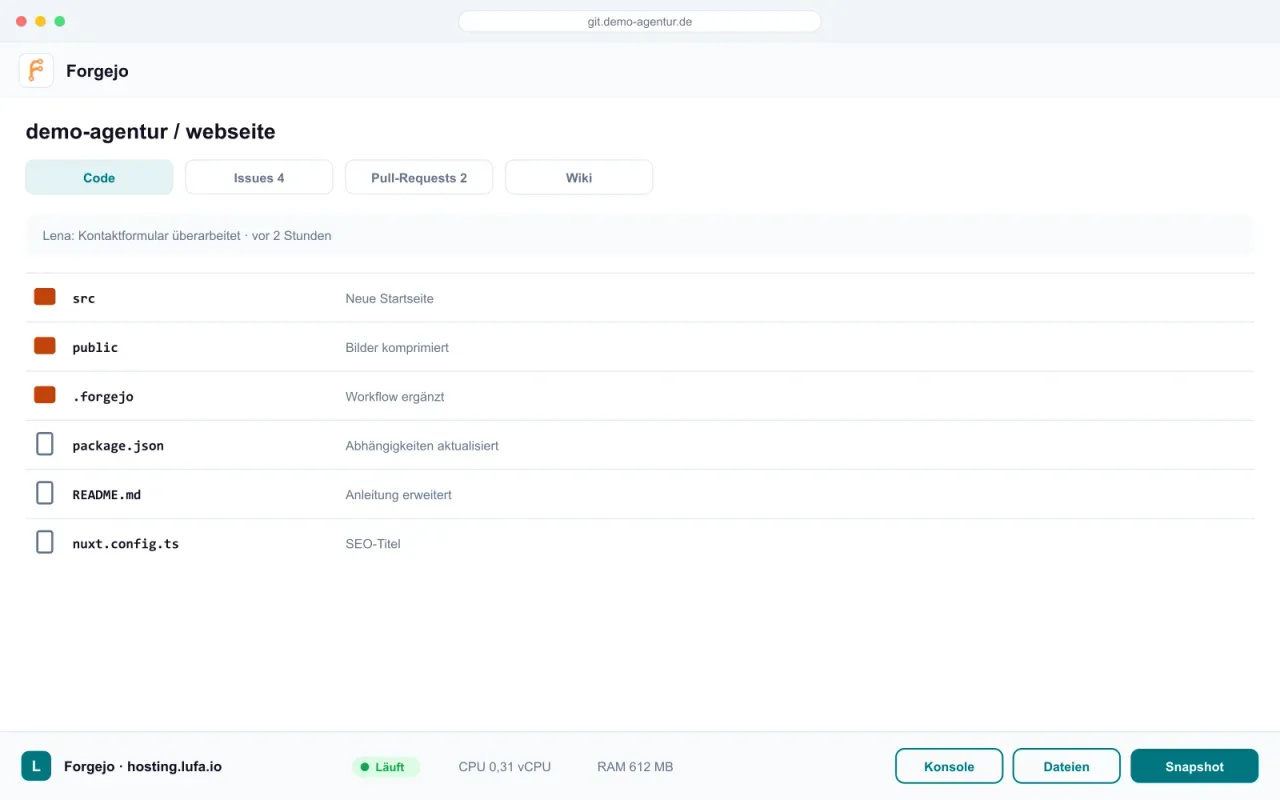 Forgejo-Repository mit Dateiliste und Reitern für Issues und Pull-Requests, darunter die Panel-Leiste von hosting.lufa.io